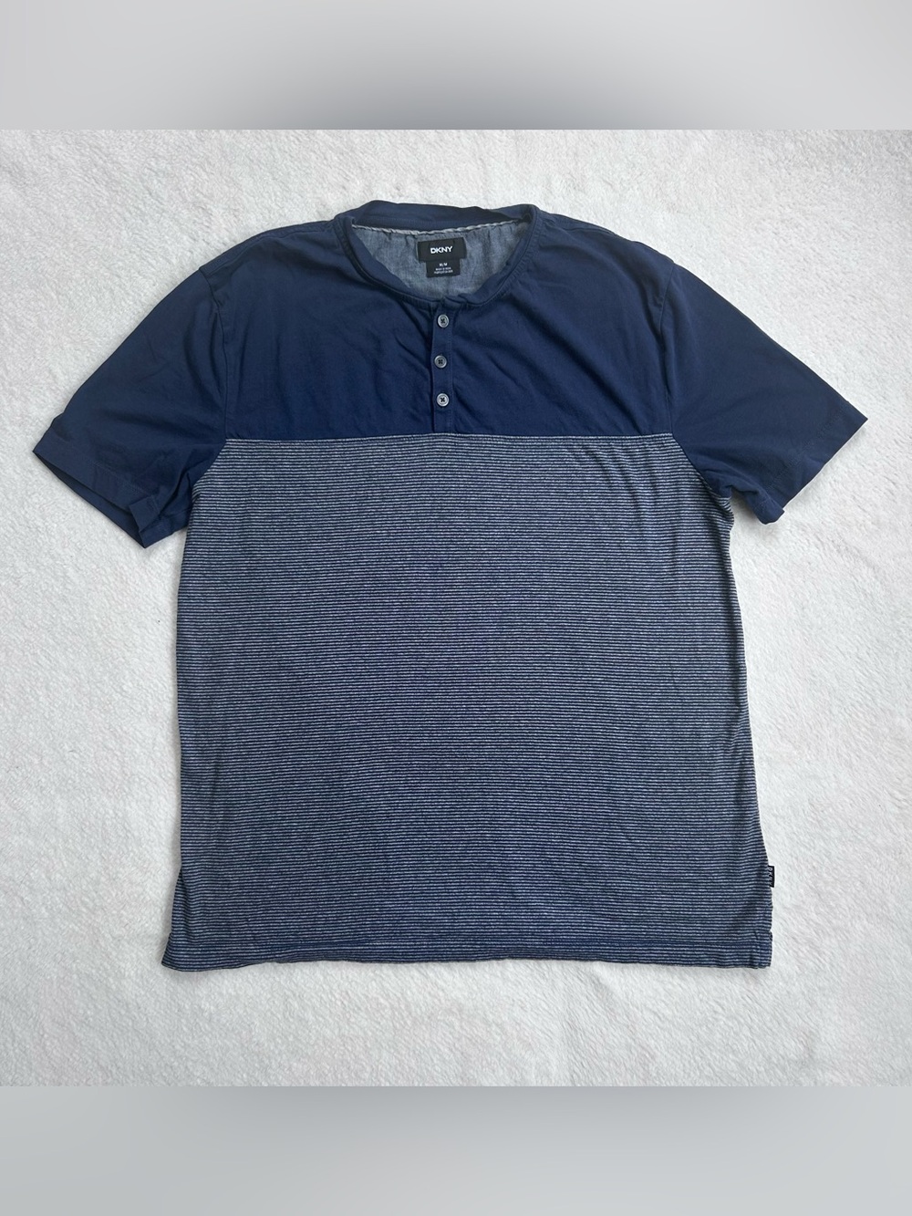 DKNY Men’s Navy Two-Tone Henley Short Sleeve Shirt Size Medium